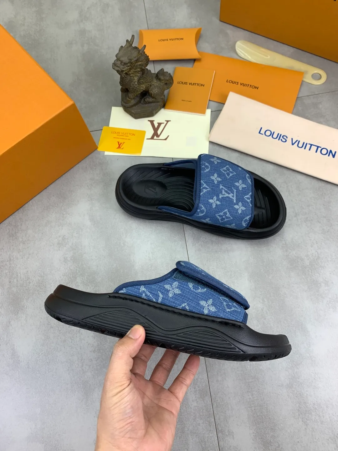 Men's shoes 💰P320💰【New style】🆘 Original quality 【LOUIS VUITTON】The popular Louis Vuitton LV men's slippers on the official website are on sale simultaneously! Original fabric imported from Italy. Original bottom provided by the original factory. Number of yards: 38-44 (customized to 45). Multiple colors to choose from. Fully packaged drawer box.
